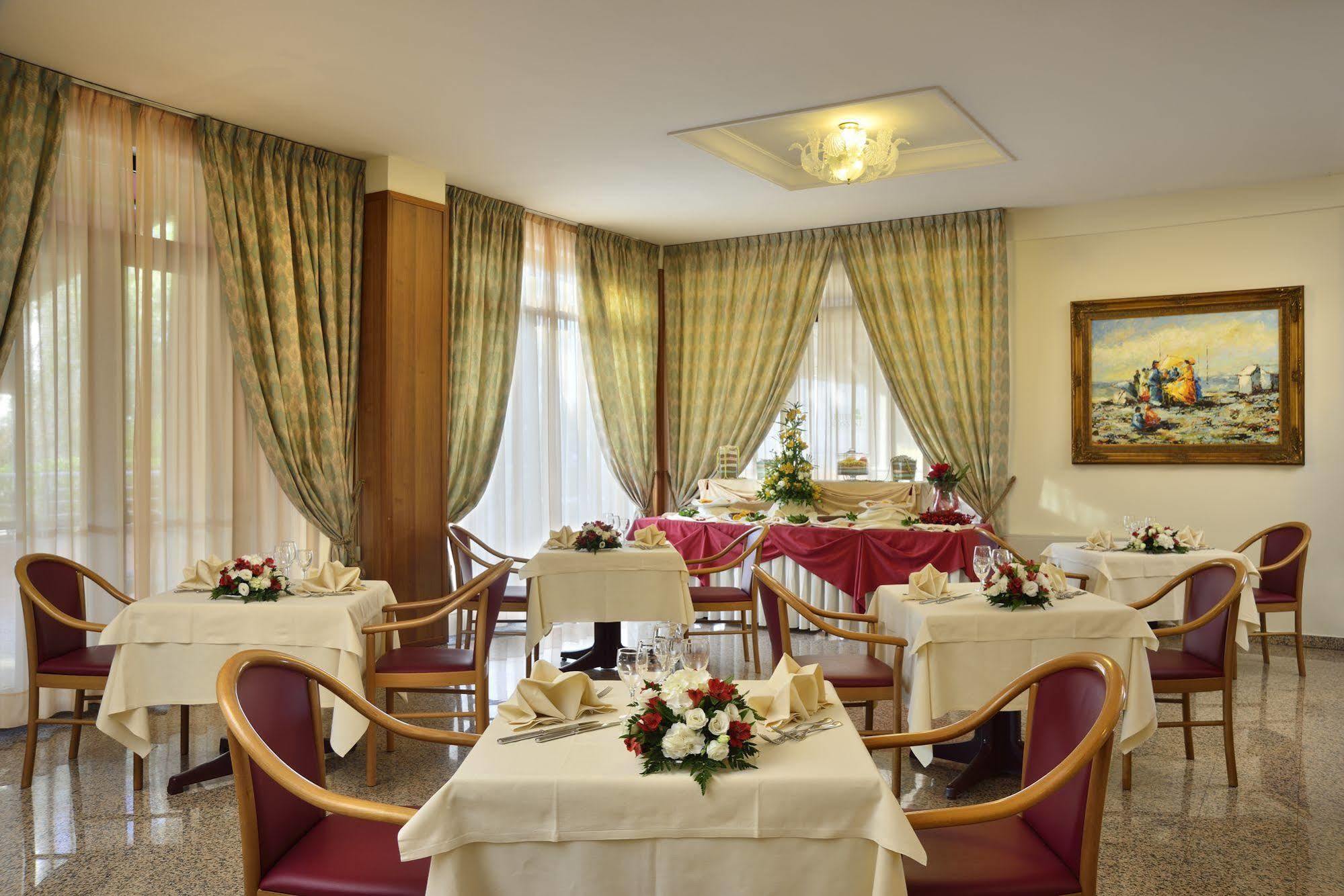 Hotel Rossini Pesaro Zewnętrze zdjęcie